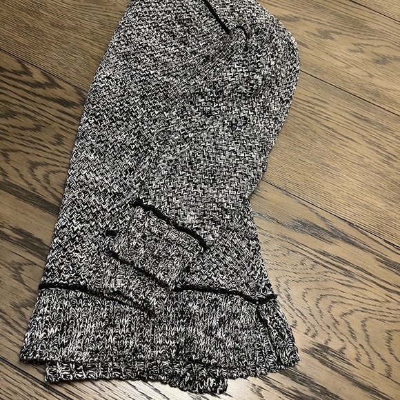 Roots salt and pepper sweater. Longer length - Picture 4 of 4